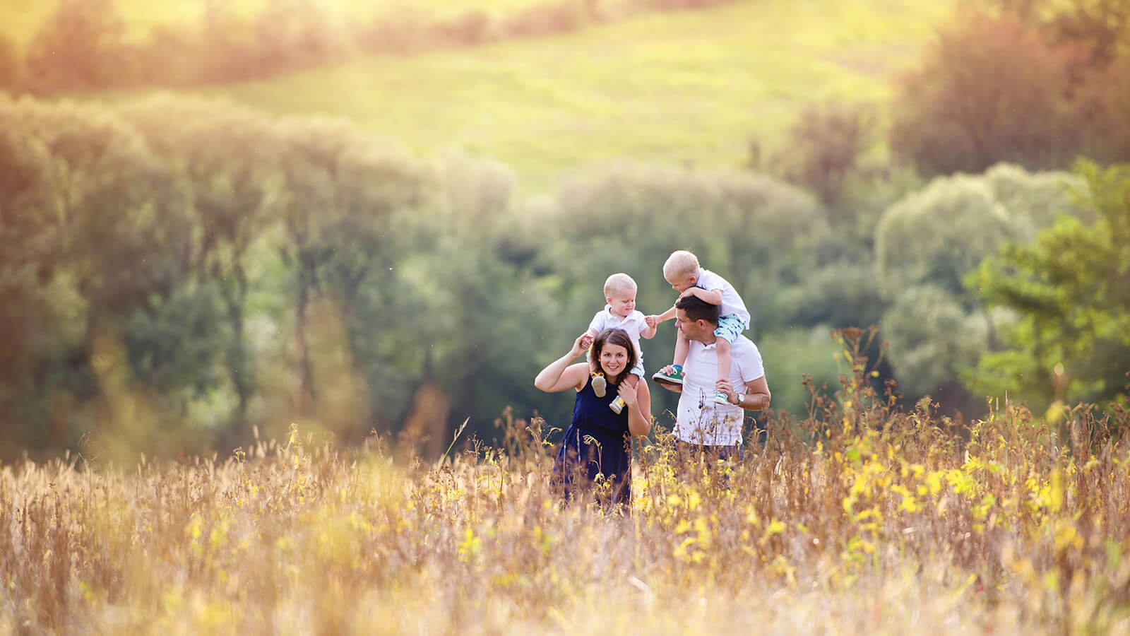 Familie cu copii in natura